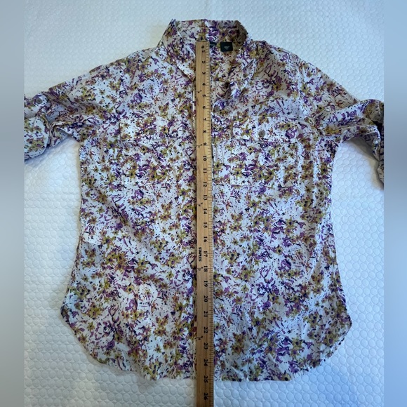 Eddie Bauer. 100% Cotton. Gorgeous 🤩🤩 floral button down. Lightweight - Picture 15 of 15
